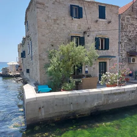 Water Castle House * Kastela