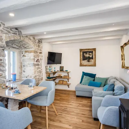 Water Castle House * Kastela
