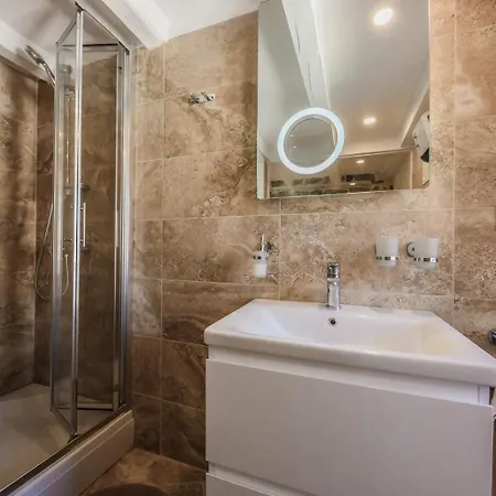 Water Castle House Kastela