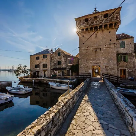 Water Castle House Kastela