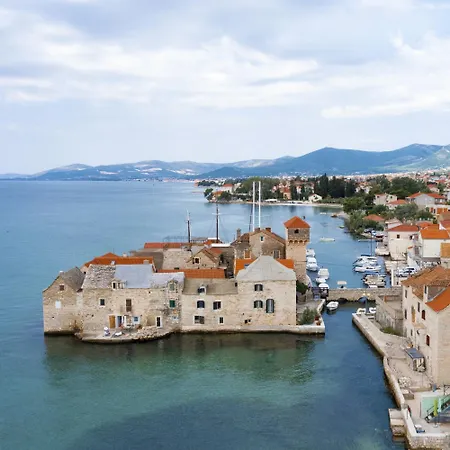 Villa Water Castle House Kastela