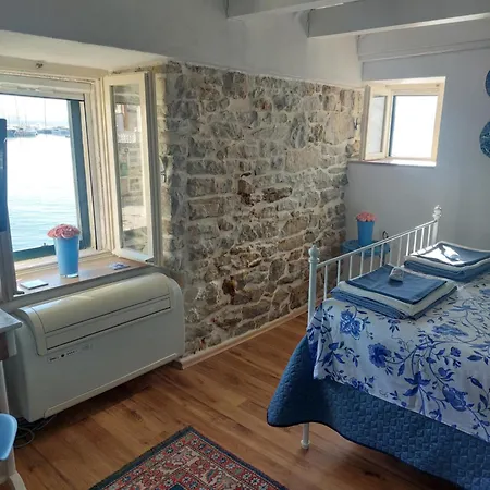 Water Castle House * Kastela