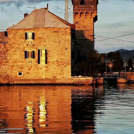 Villa Water Castle House Kastela