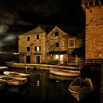 Water Castle House Villa