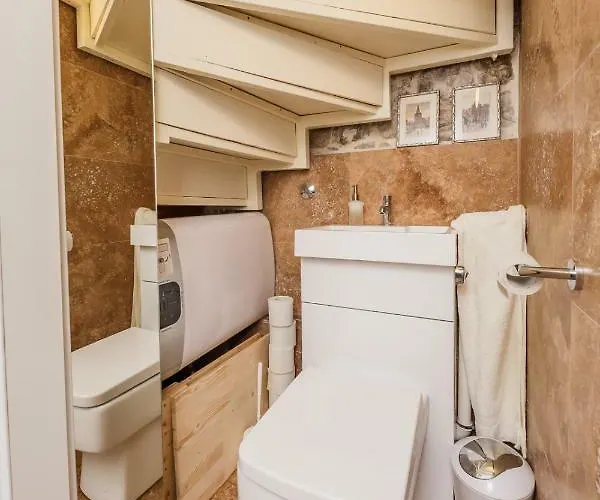 Βίλα Water Castle House