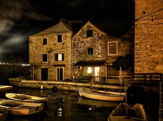 Water Castle House Βίλα