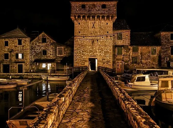 Water Castle House * Kaštela